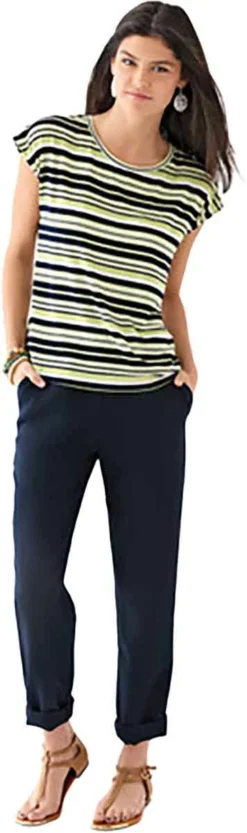 New Look #6216 - Misses' Easy Knit Top + Woven Pants Sewing Pattern 12 New Look #6216 - Misses' Easy Knit Top + Woven Pants Sewing Pattern -VOGUE FABRICS STORE NL 6216 lady